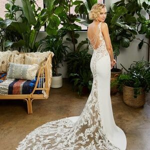 Wedding dress: size 6